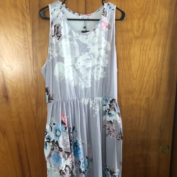 Sleeveless Summer Dress - Picture 2 of 5